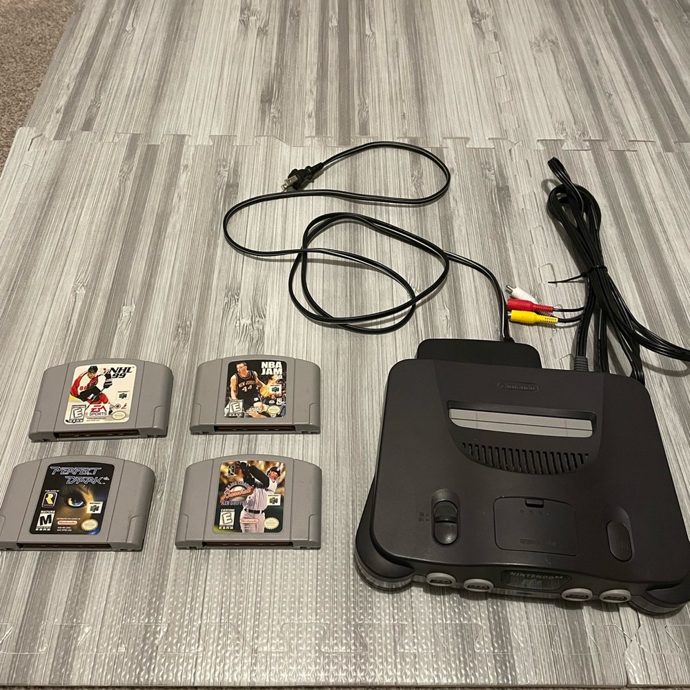 Nintendo 64 console with 4 games